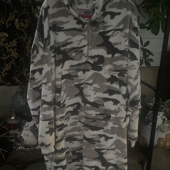 Women's Camouflage Fleece Pullover - Picture 1 of 4